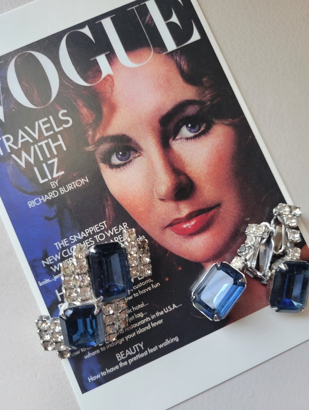 Estate Find Demi-Parure ~ Blue Faux Gems & Rhinestones Brooch Clip-On Earrings - Picture 11 of 16